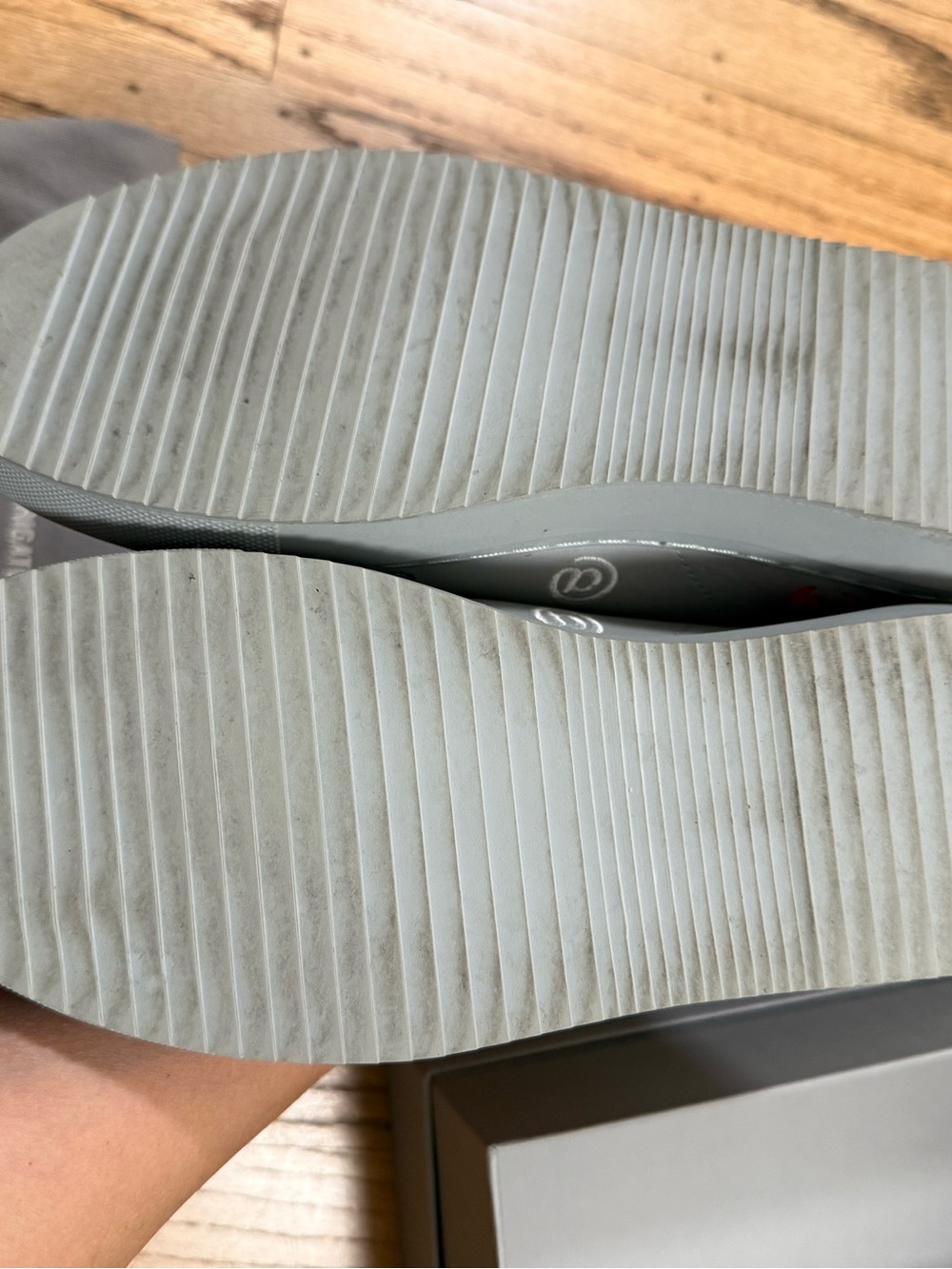 EUC Axel Arigato RARE clean 90 grey leather sneakers 38 - Picture 9 of 13